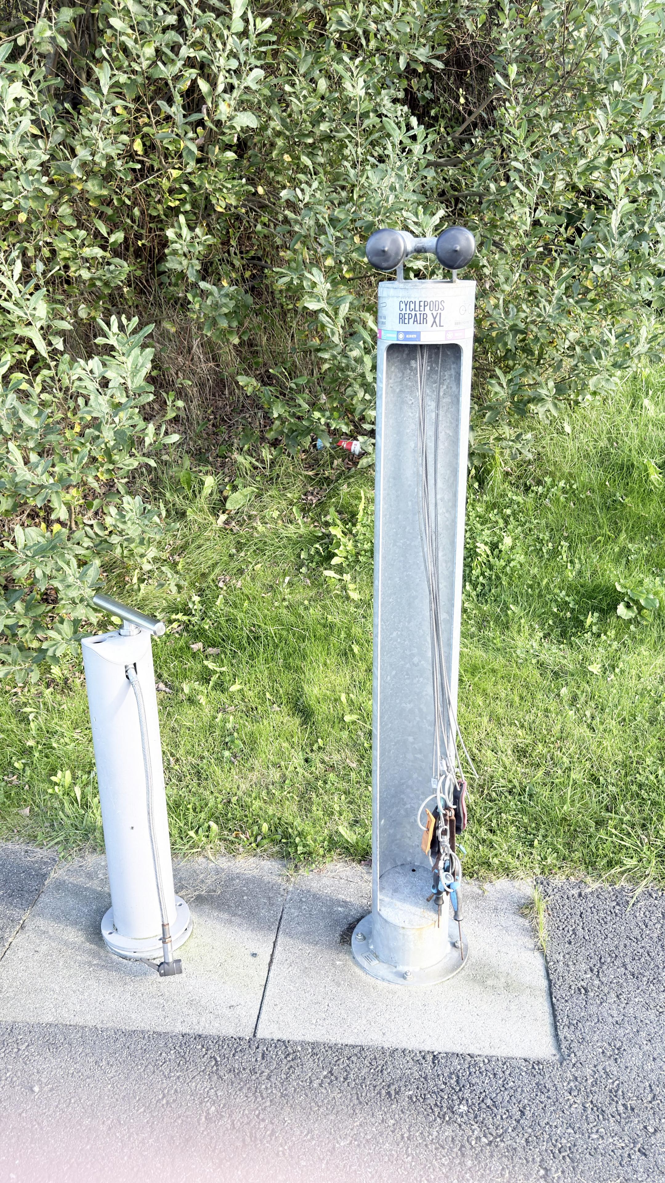 Hjelp langs veien: Skulle uhellet v&aelig;re ute, s&aring; finnes det hjelp langs veien. En trygghet det ogs&aring;.